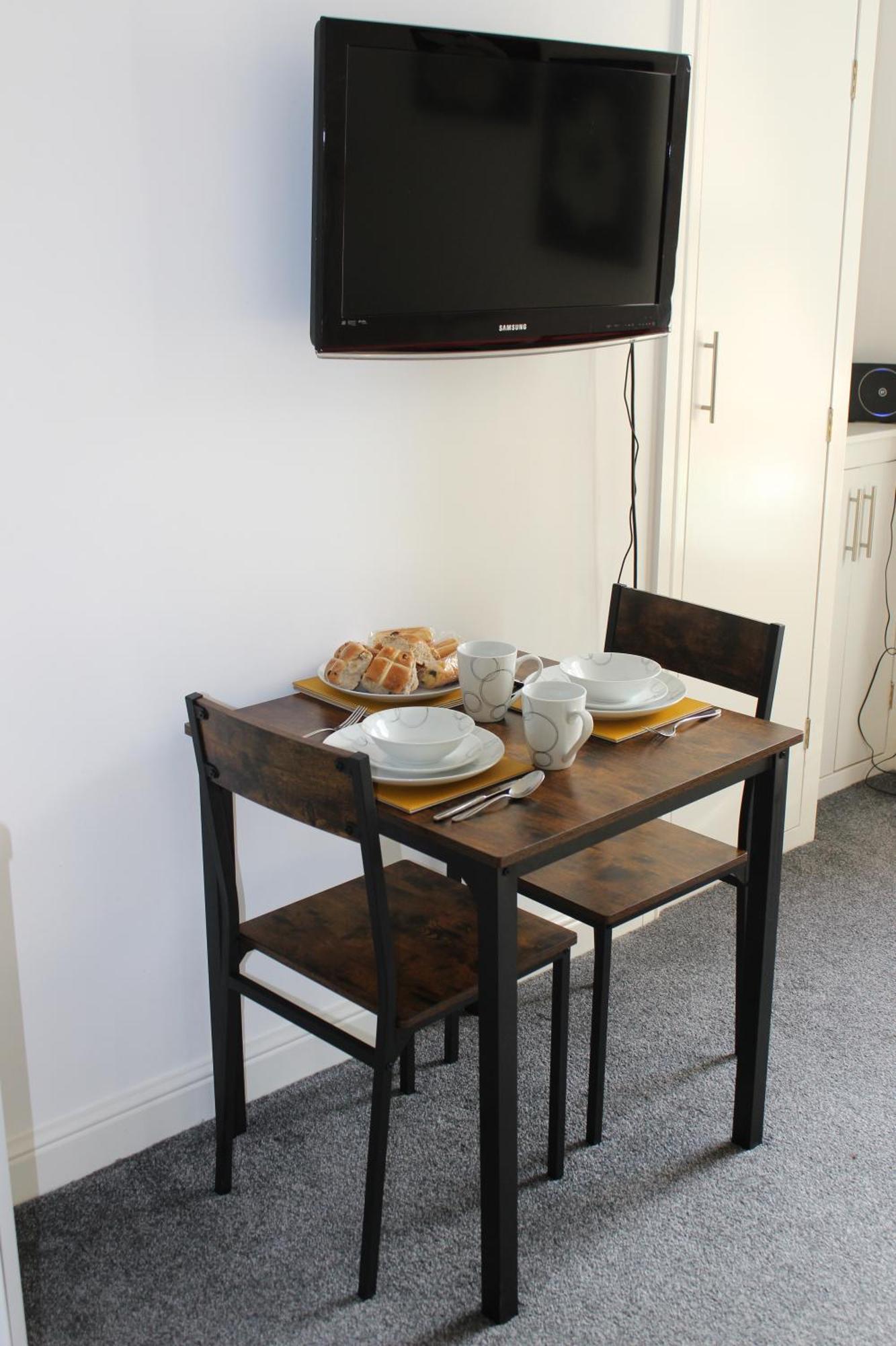 Oliver Wests Beautiful 1 Bedroom Retreat Apartment Scarborough